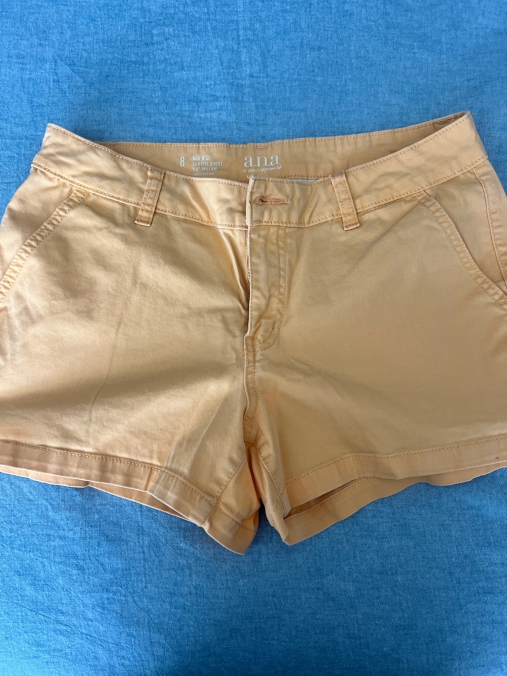 a.n.a Women's Orange mid rise Shorts